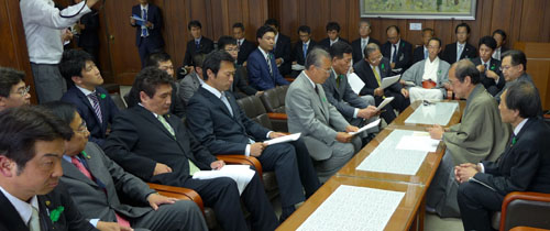 自民党市会議員団から誰もが安心快適に歩ける四条通の整備と渋滞対策に対するご提言