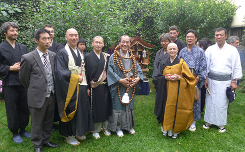 京都の伝統行事「地蔵盆」数珠回しをフィレンツェで　＠真如寺