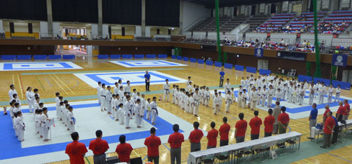 子どもから大人まで心技体！　六基流空手道練成大会