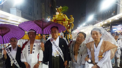 神輿あっての祇園祭「神幸祭」　激しい雨の中、３基の神輿と担ぎ手が輝きます