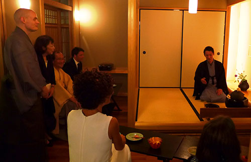 「京都伝統産業ふれあい館」で京都の伝統産業の粋と茶道に感激いただきました