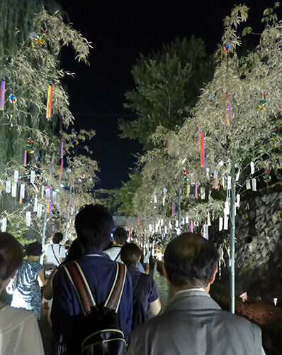 「光の天の川」が織りなす幻想の世界！ 「京の七夕」を堪能　外国人の多さが今年の特色！