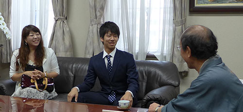 バレエ国際コンクールで優勝！「京都市文化芸術表彰（みらい賞）」受賞者 速水 渉悟さんが帰国され来庁