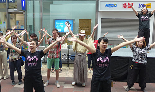 ギネス新記録！　６１６人が５分以上息の合った創作ダンスを披露！　京都学生祭典・世界への挑戦in伏見