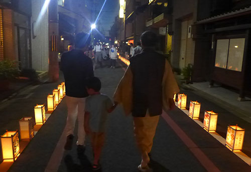 灯りでむすぶ姉小路界隈　姉小路行灯会　地域ぐるみでの町並み景観の保全、再生のモデルとして献身！
