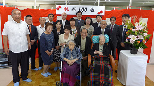 これからもお元気で！　１００歳を迎えられた皆さんをお祝いさせていただきました
